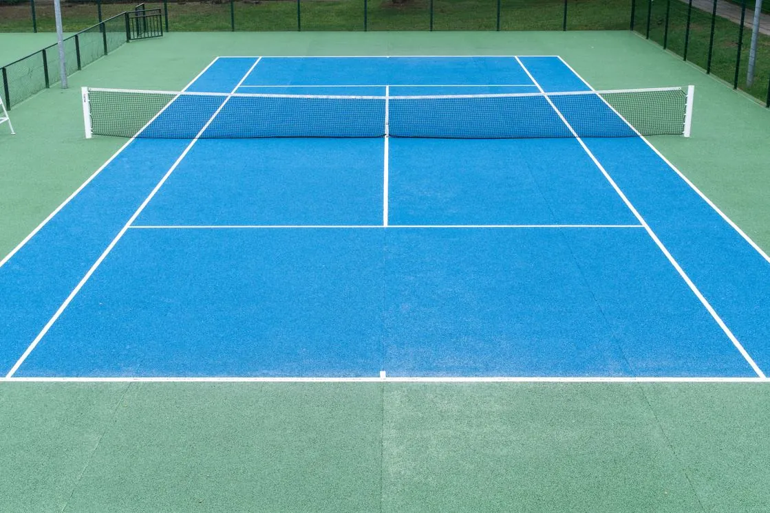 Acrylic synthetic tennis court